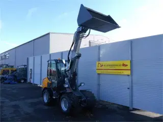 GiANT G2700 HD PLUS TELE