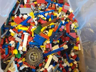 24 KG blandet Lego