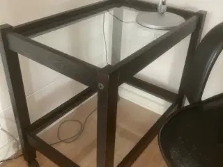 Sort rullebord med 2 glasplader sælges !