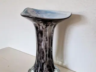 Flot vintage kunstglas vase i Murano-stil.