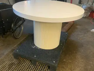 Havebord i fibercement - rund form.