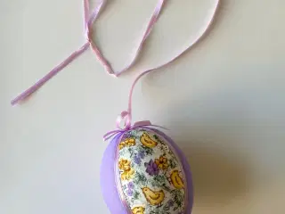 Mellem påskeæg, lilla m kyllinger