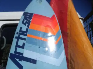 Is surfer med sejl ny