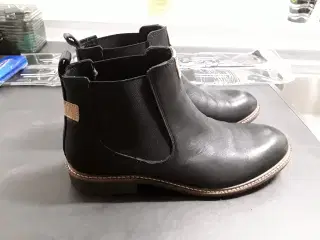 B&Co støvletter 40/41 nye!
