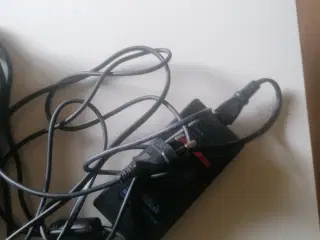 Ps2 konsol sælges med spil