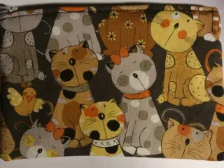 Lille lynlåstaske med foer..