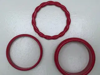 3 røde armringe