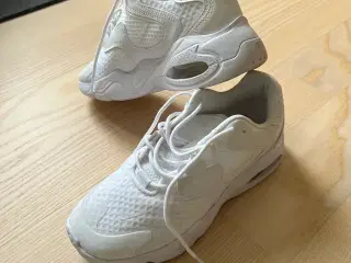 Nike Air Max Advantage 4