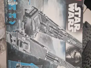 Kylo Ren's Command Shuttle 75104