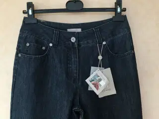 Nye - CLAIRE  jeans str. 34