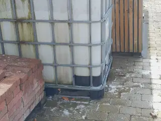 Vandtank / regnvandsbeholder