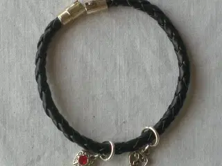 Armbånd m. charms