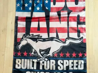 Flag med Mustang