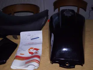 Honda CB tank med decals som vist i fin stand. 