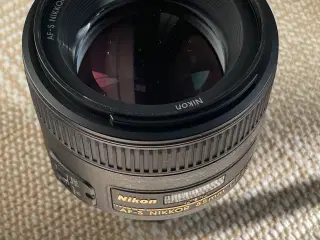 Nikkor 85mm 1:1.8 G