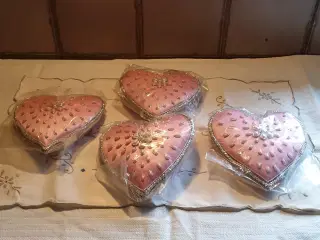 Fineste NYE lyserøde hjerter m perler ialt10kr
