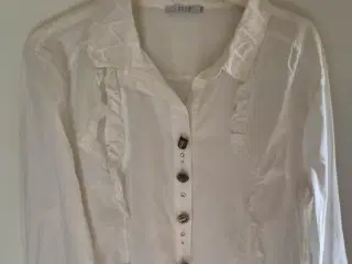 Elly skjorte med fine detaljer 