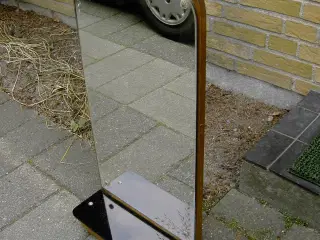 Spejl med skuffe. Facetslebet glas med ornamenter