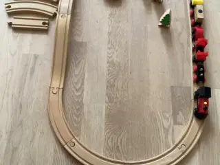 BRIO togbane med lokomotiver, vogne & træfigurer