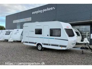 2022 - Dethleffs C'joy 410 LK   Som ny! Rummelig letvægtsvogn med køjer, mover og 3 m fortelt - til elbilen