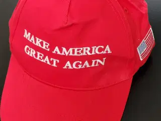 Trump sæt med bla. 2 kasketter og meget andet