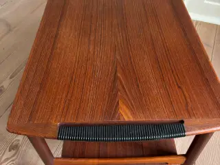 Smukt rullebord/barbord i teak