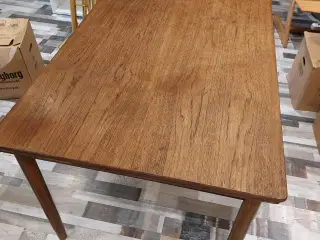 Teak spisebord med udtræk