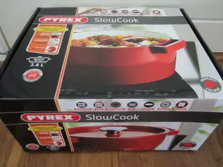 NY PYREX. Rød STØBEJERNSGRYDE. 3.6 l.