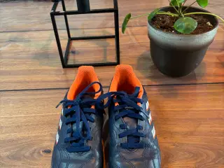 Adidas fodboldstøvler str 32
