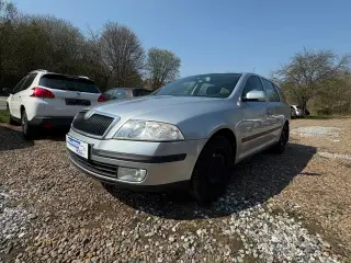 Skoda Octavia 1,6 FSi Ambiente Combi