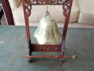 En klokke der siger ding dang. Antik klokke