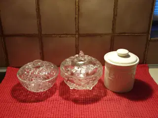 Krukker m låg 1stk10kr 3stk20kr