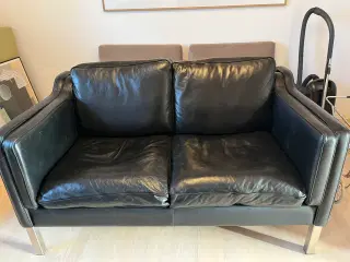 2 Pers sort lædersofa 