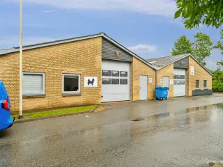 669 m² lager/kontor i større erhvervspark