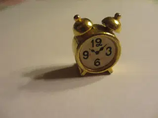 lille dukkehus vækkeur 