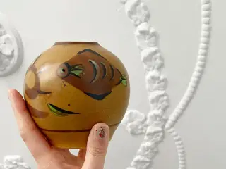 Brun glasur, fisk m mint detaljer