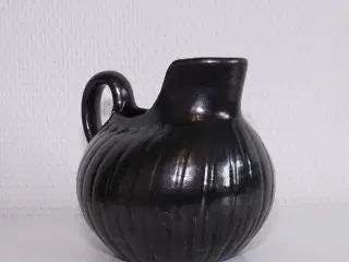 Vintage kande / hankevase i stentøj - Signeret GV