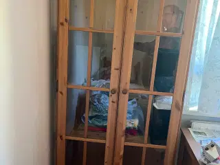 Vitrineskab i fyr