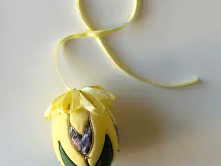 Mellem påskeæg, grøn og gul