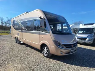 2013 - Bürstner Grand Panorama I 915   Automatgear. 3x solceller. 3x 100ah Batterier. A/C. Fyldegas. Alde centralvarme. Anhængertræk. panorama forrude. 2x Tv. luftundervogn.