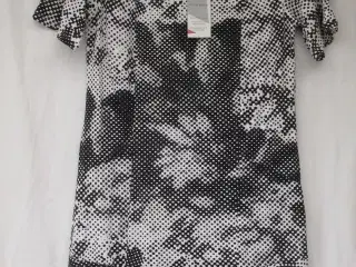kjole m.print, som dannes af prikkerne/str: 40