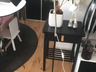Flot Sort Standerlampe