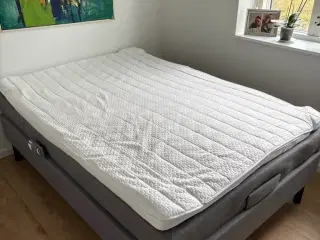 Elevationsseng 140x200 næsten ny