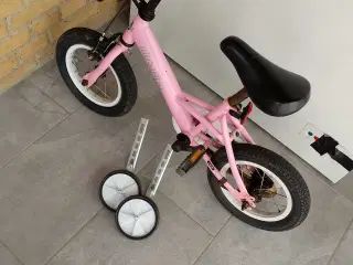 Cykel 12 tommer (pige cykel med støttehjul)