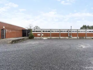 Erhvervslejemål i Kolding Syd - perfekt til lager eller produktion