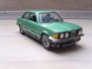 BMW 320 E21 scala 1:43