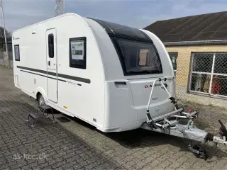 2018 - Adria Adora 522 UP Supreme Edition   Adria Adora 522 UP med Alde centralvarme, Isabella Ventura 2,5 m fortelt, 4 sovepladser, 5 siddepladser, Air Con, cykelstativ