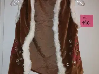 Lækker blød vest, str 146